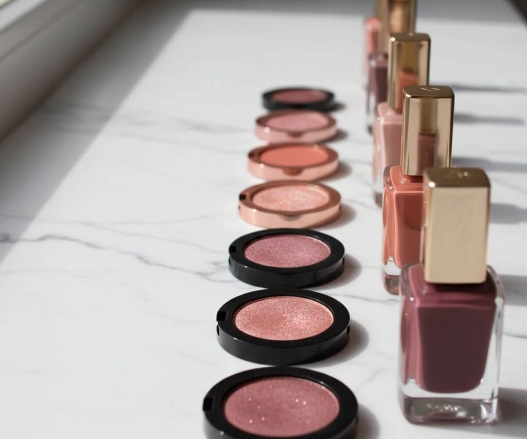 3000円で買える単色アイシャドウとネイルポリッシュのデパコスギフト