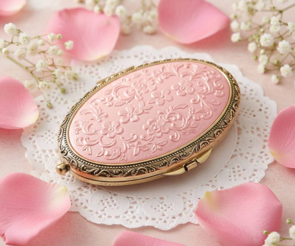 女子高校生に人気のヴィンテージ風デザインのコンパクトミラー